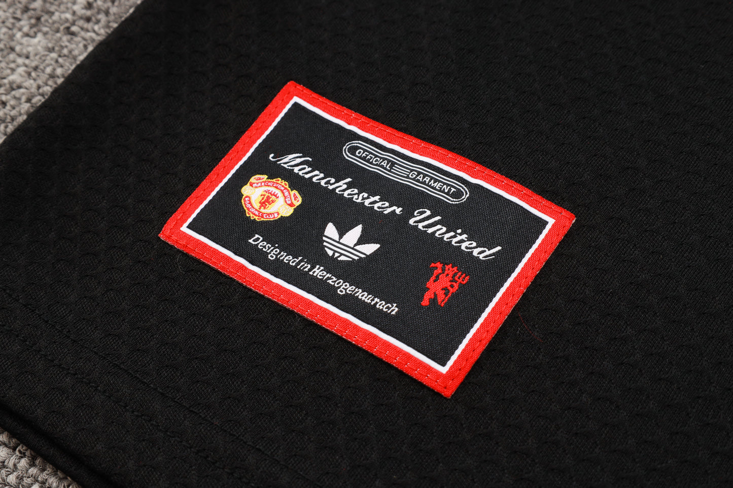 *NEW* 2025/26 Manchester United Terrace Icons Black Adults Kit