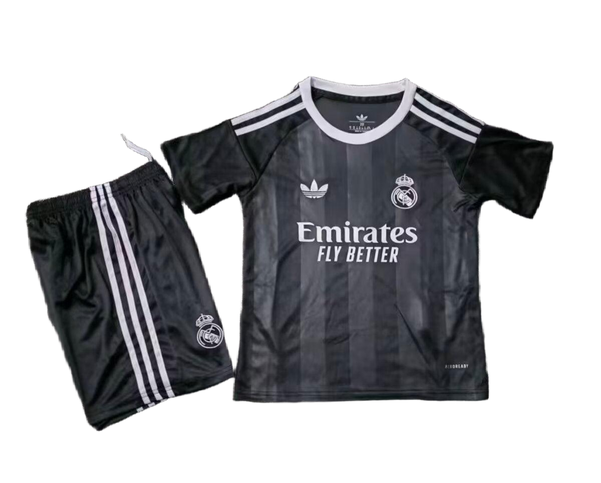 *NEW* 2025/26 Real Madrid Black Goalkeepers Kids Kit