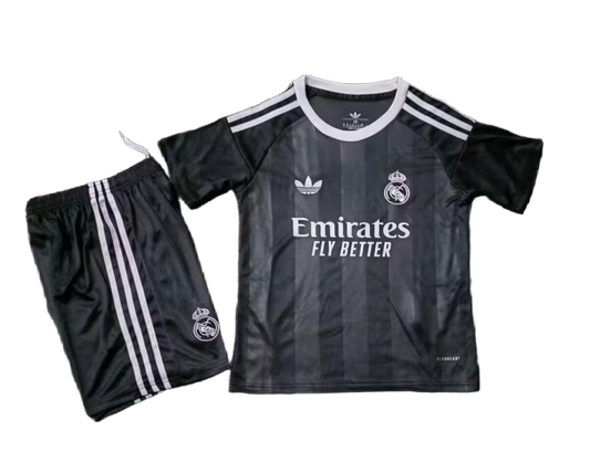 *NEW* 2025/26 Real Madrid Black Goalkeepers Kids Kit