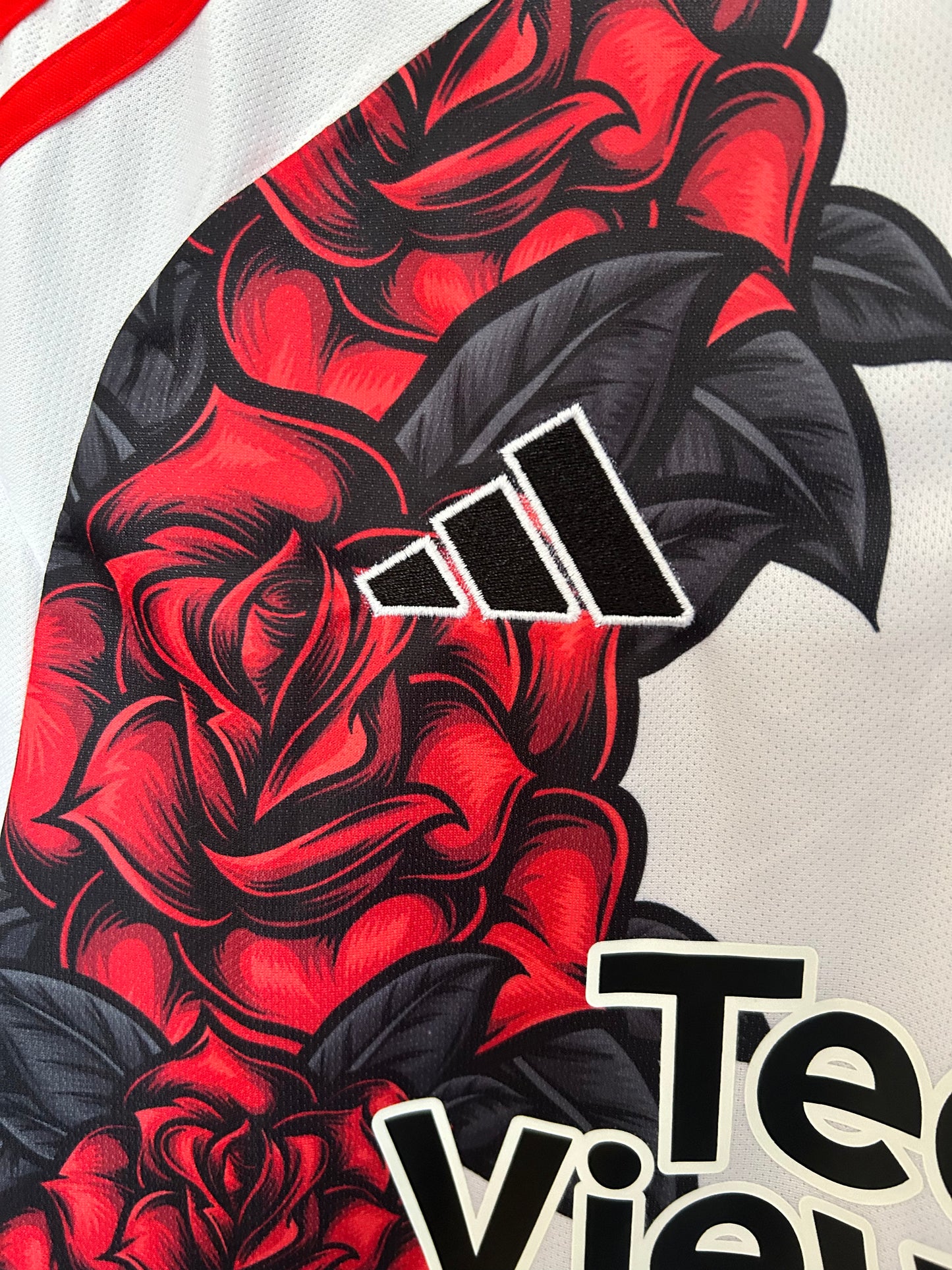 Manchester United White / Red Roses Jersey - Fan Version